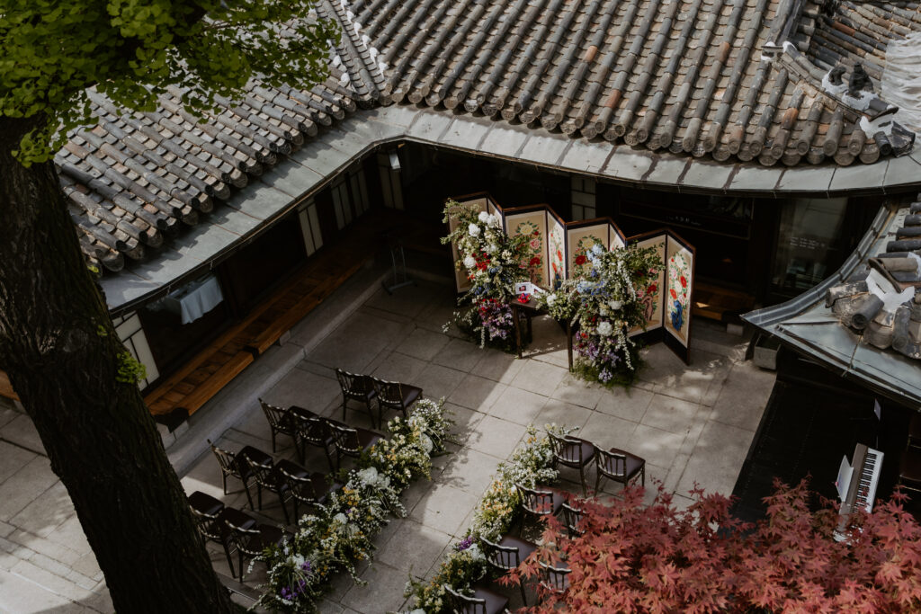An aerial view of a traditional hanok house wedding venue in Seoul.